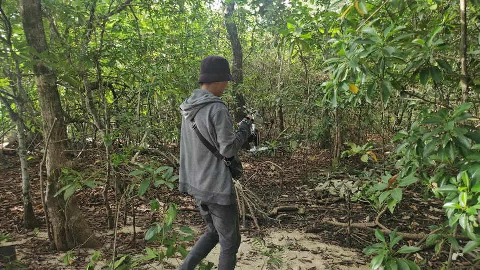 Nhân viên Bách Việt đang scan rừng