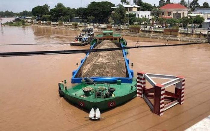 Đo trữ lượng cát sà lan bằng công nghệ Lidar 1 Hiện trạng cát trên sà lan trước khi đo trữ lượng bằng công nghệ LiDAR