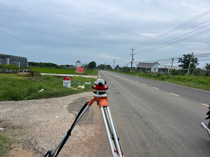 Máy toàn đạc đo hiện trạng tuyến đường và khu vực ven đường tại Hàm Liêm