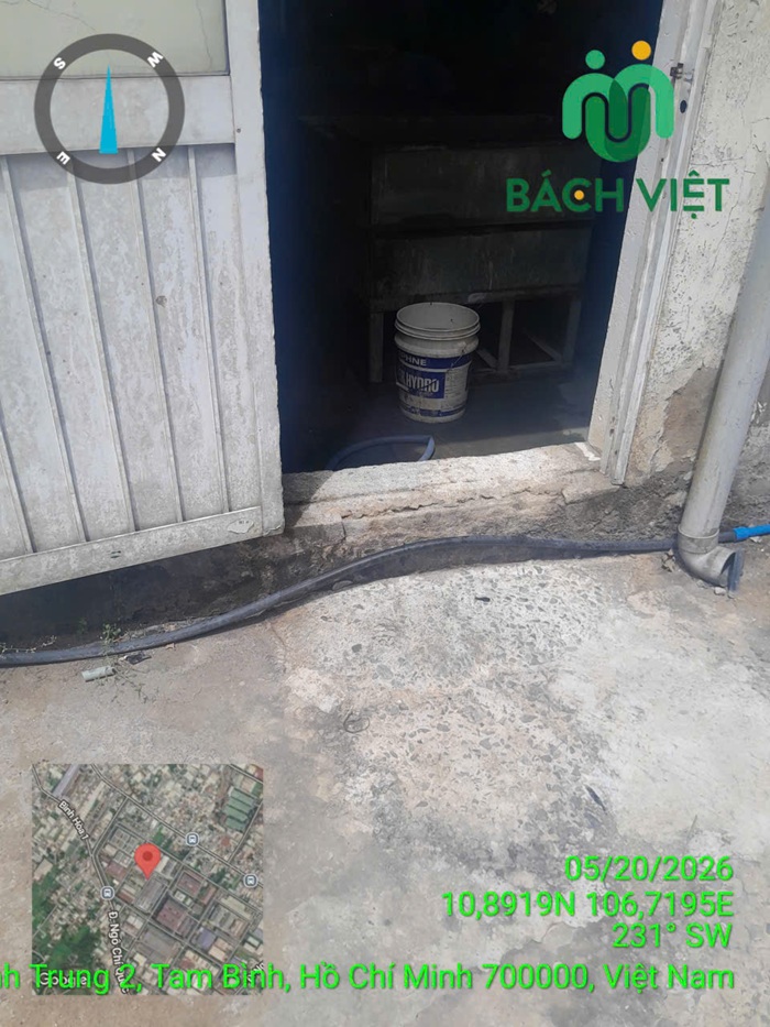 Ngưỡng cửa và nền bê tông tại khu vực Công ty SaiGon Metal