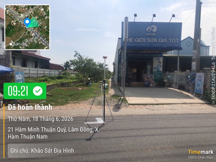 Thiết bị GNSS ven đường trước cửa hàng tại xã Hàm Thuận Nam